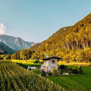 Alloggio per agriturismo Dimora Natura-riserva Naturale Valle Di Bondo, Tremosine